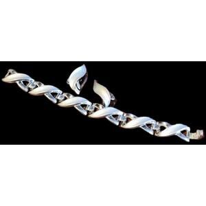 VINTAGE JEWELRY SIGNED CROWN TRIFARI SET SILVER TONE  BRACELET, CLIP EARRINGS